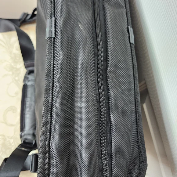 Tumi Expandable Briefcase Laptop Messenger Bag Black - Picture 15 of 16